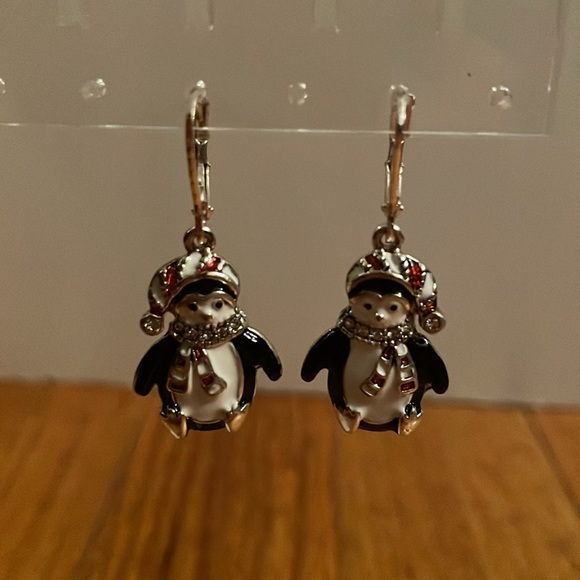 Napier holiday penguin drop earrings. Perfect for winter or holiday - Picture 8 of 17